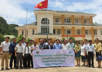 Delegation from Khammouane province of Laos works in Phong Nha – Ke Bang National Park